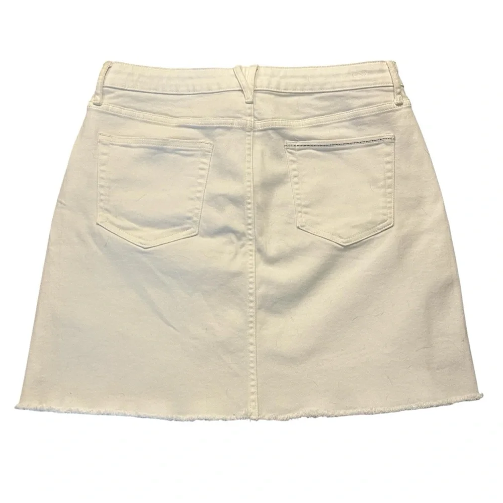 Vineyard Vines
White Denim Mini Skirt Size 8 Raw Hem Stretch Preppy Summer - Picture 4 of 8